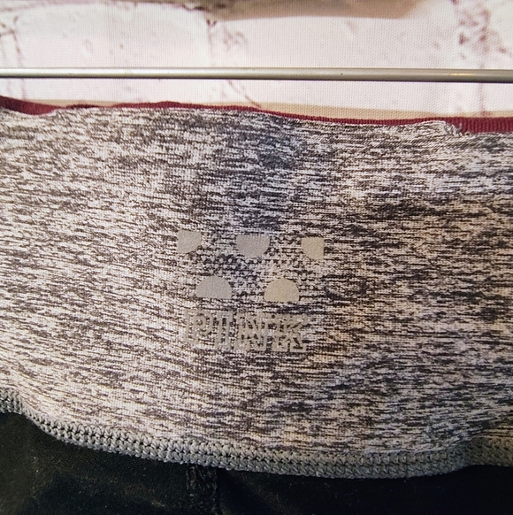 PINK Victoria's Secret Yoga Capri Reversible Yoga Leggings Pocket XS - Picture 6 of 13